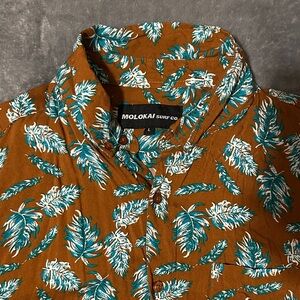 Molokai Surf Co. Men's Casual Brown and Teal Feather Shirt